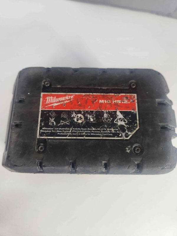 MILWAUKEE 12.0AH BATTERY - BL280251 - Image 3