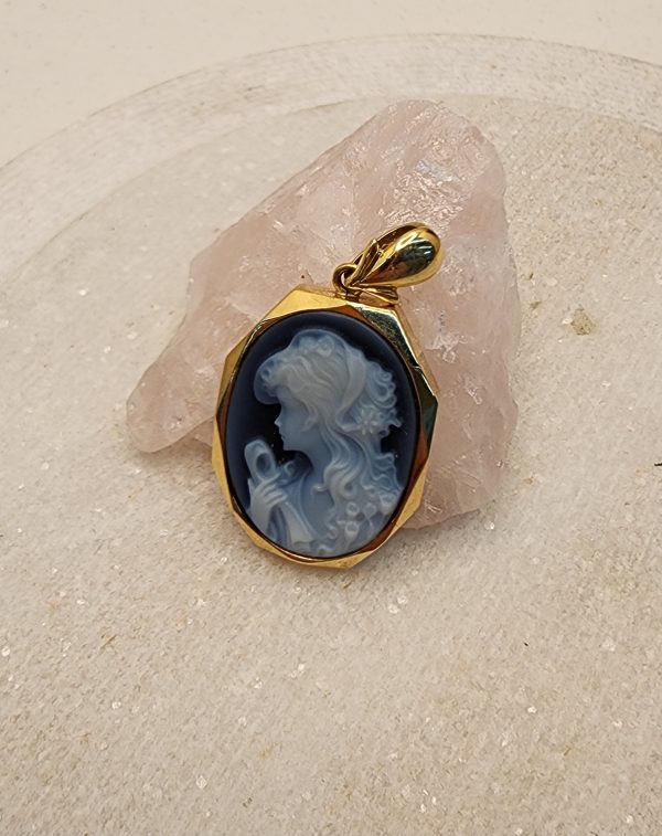 18CT Yellow Gold Cameo Pendant - IP333338