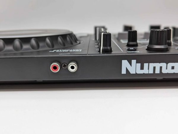 Numark Mixtrack Platinum FX Serato 4 Channel DJ Controller - BP335994 - Image 6