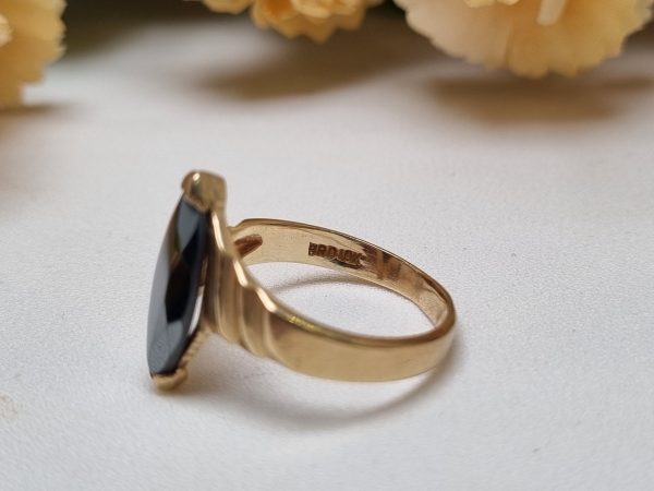 9ct Yellow Gold Black Stone Ring TW344681 - Image 4