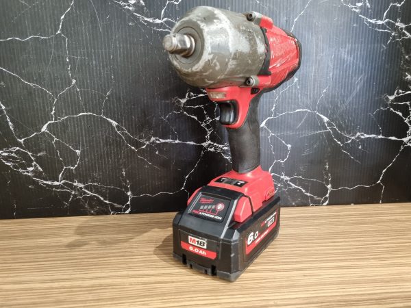 Milwaukee 18V Impact Wrench TW341057 - Image 3