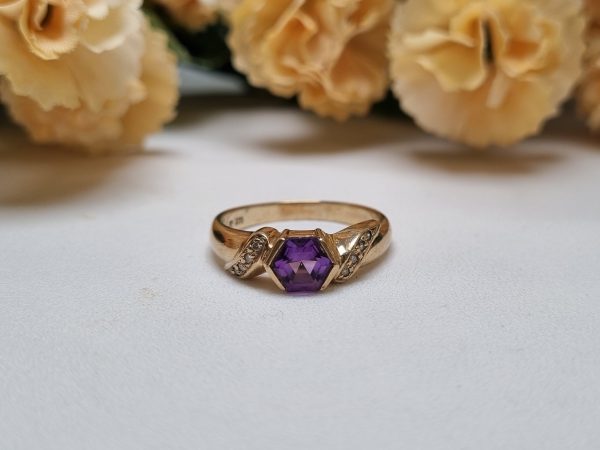 9ct Yellow Gold Diamond and Purple Stone Ring TW343982 - Image 2