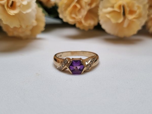 9ct Yellow Gold Diamond and Purple Stone Ring TW343982 - Image 6