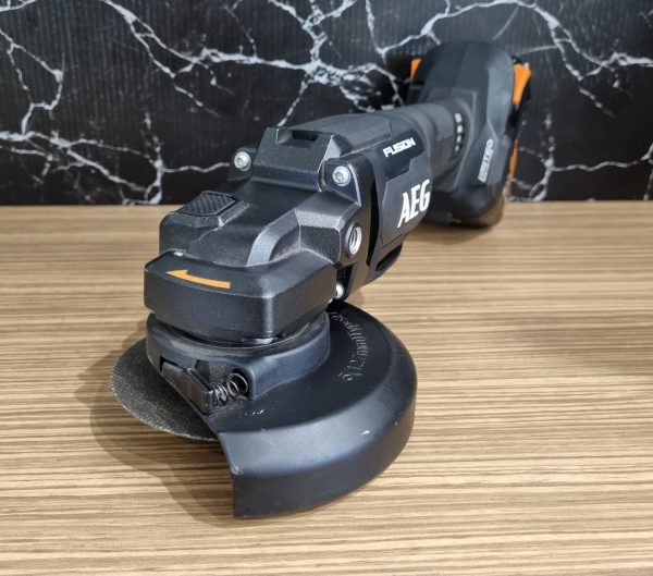 AEG 18V Angle Grinder TW341147 - Image 3