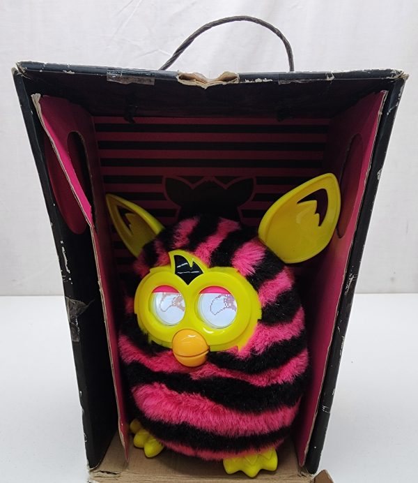 Furby Boom Pink/Black In Box - IP349921 - Image 4