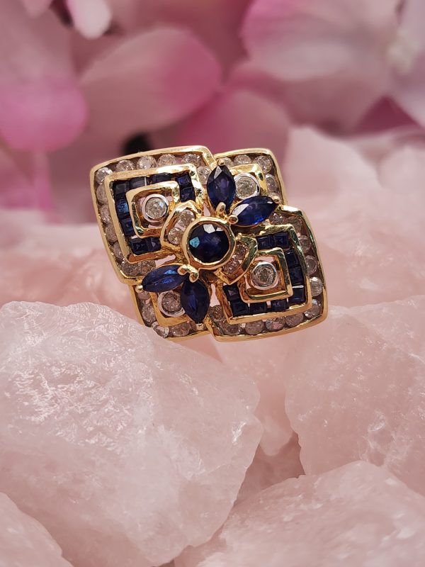 Ladies 14 CT Yellow Gold Cluster Ring with Sapphires and Diamonds STAMPED IP345292