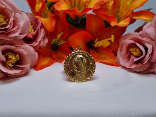 Stamped 18ct Yellow Gold Virgin Mary Medallion TW343702