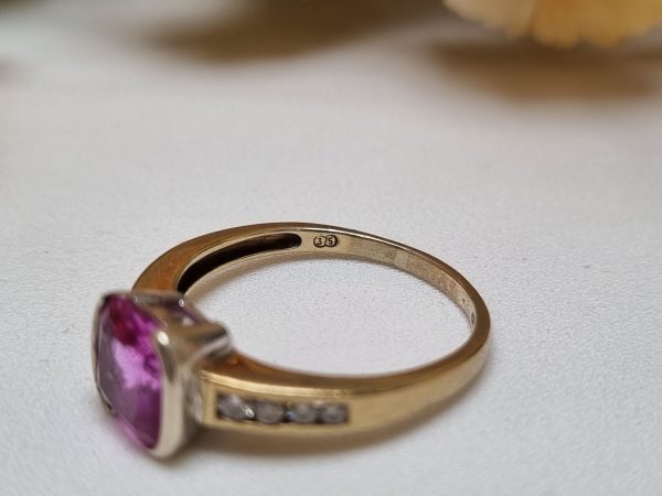 9ct Yellow Gold Pink Stone Solitaire Ring TW343974 - Image 3