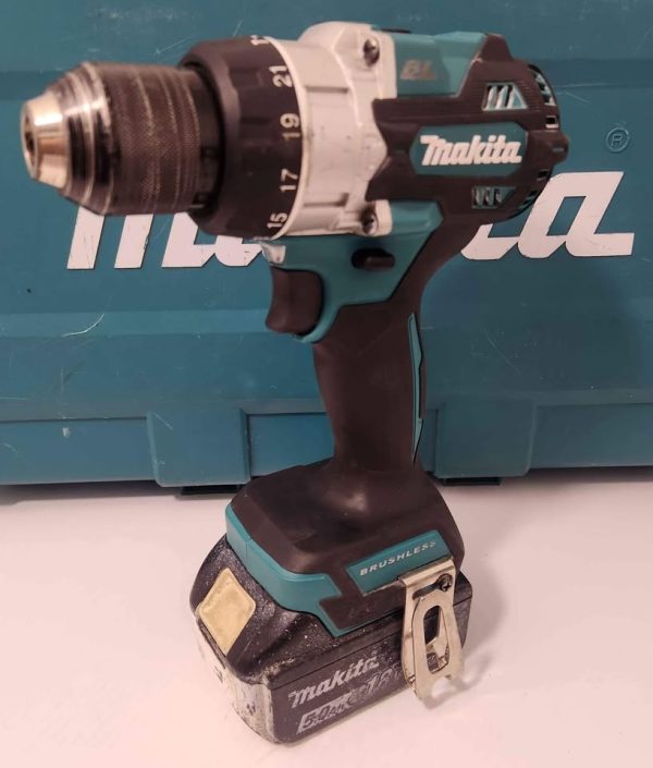 Makita 18v Brushless Drill Kit W/ Batteries & Charger #GN332156 - Image 9