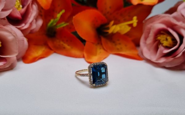 9ct Yellow Gold Square Halo Blue Stone Ring TW343709 - Image 2