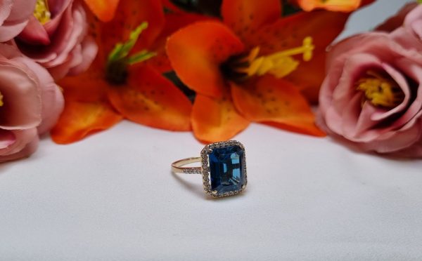 9ct Yellow Gold Square Halo Blue Stone Ring TW343709 - Image 5