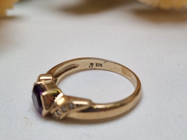 9ct Yellow Gold Diamond and Purple Stone Ring TW343982 - Image 4