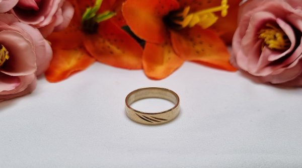 9ct Yellow Gold Patterned Band TW342527 - Image 2