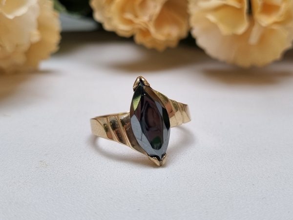 9ct Yellow Gold Black Stone Ring TW344681 - Image 2