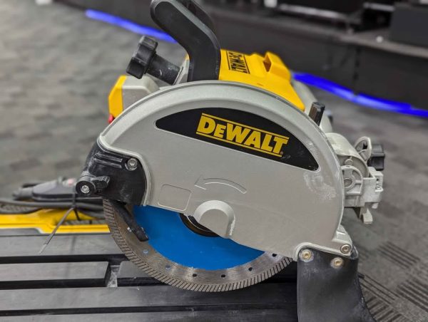 DeWalt 1600W 254mm Slide Table Wet Tile Saw (D3600-XE) - BP345173 - Image 2