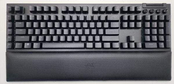 Razer BlackWidow V4 Mechanical Gaming Keyboard (Yellows) - IP348874 - Image 3