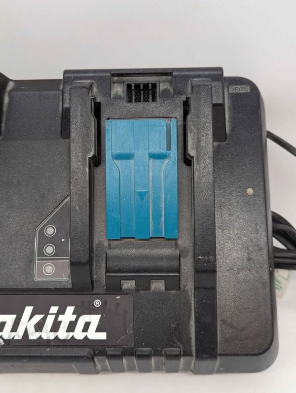 Makita 18V Dual Port Rapid Battery Charger (DC18RD) - BP320536 - Image 3