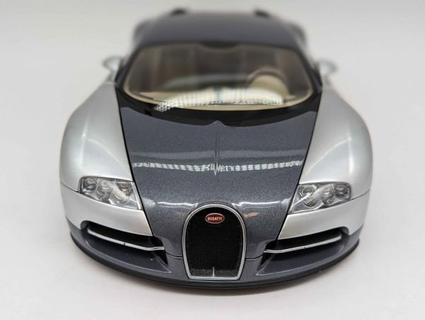 AutoArt 1:18 Scale Bugatti EB 16.4 Veyron Showcar Model Car - BP347635 - Image 2