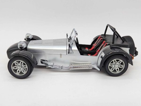 Kyosho 1:18 Scale Caterham Super Seven Model Car (Cycle Fender - Carbon Black) - BP350367 - Image 6