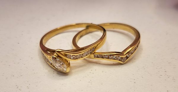 Ladies 18CT Yellow Gold Bridal Set w/ Accredited Valuation - IP302406 - Image 4