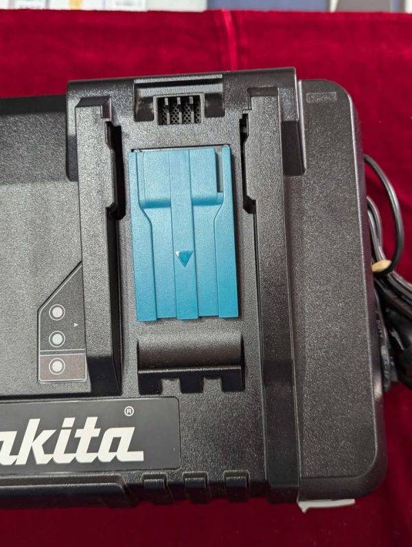 Makita 18V Dual Port Rapid Battery Charger (DC18RD) - BP350771 - Image 3