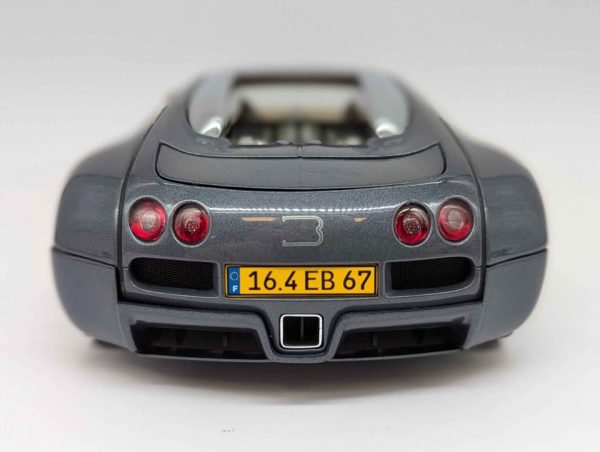 AutoArt 1:18 Scale Bugatti EB 16.4 Veyron Showcar Model Car - BP347635 - Image 5