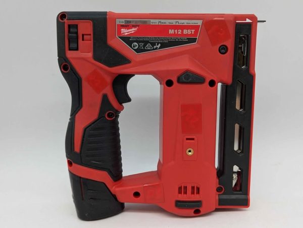 Milwaukee 12V 10mm Crown Stapler w/ 12V 2Ah Battery (M12 BST) - BP358585 - Image 4