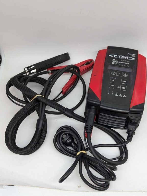 Ctek 12/24V 8-Stage Battery Charger (MXTS40) - BP355987