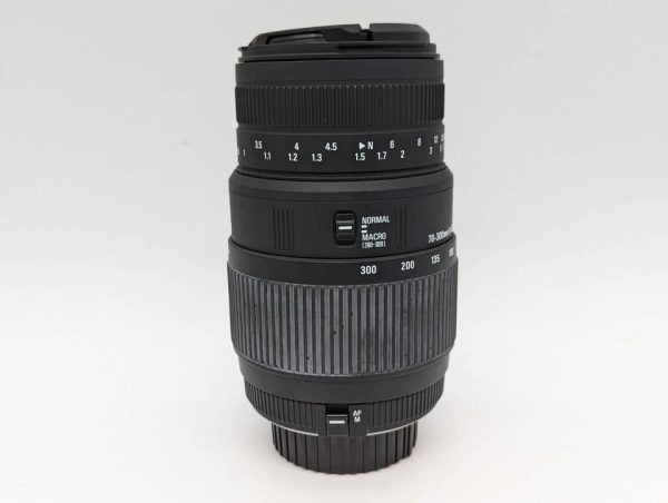 Sigma DG 70-300mm f/4-5.6 Lens for Canon - BP354181 - Image 2