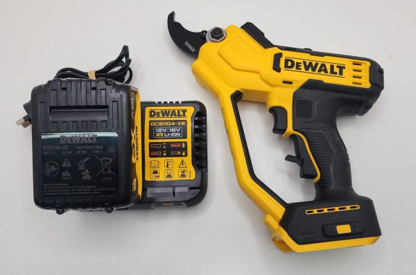 Dewalt Secateurs W/ Battery and Charger IP356169 - Image 8
