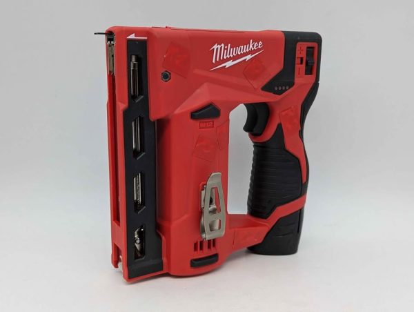 Milwaukee 12V 10mm Crown Stapler w/ 12V 2Ah Battery (M12 BST) - BP358585