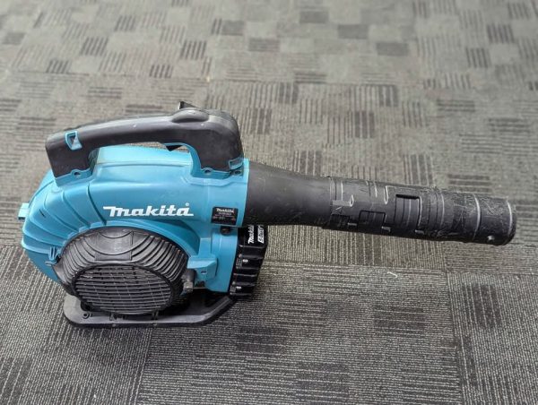 Makita 18V x2 Brushless Blower & Vacuum w/ 2 x 5Ah Batteries (DUB363) - BP352437 - Image 3