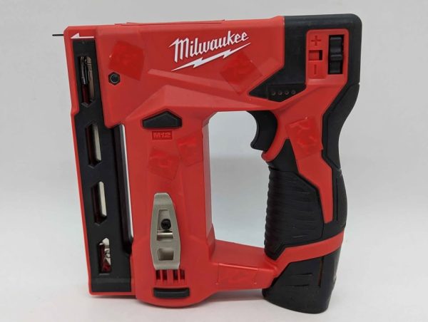 Milwaukee 12V 10mm Crown Stapler w/ 12V 2Ah Battery (M12 BST) - BP358585 - Image 2
