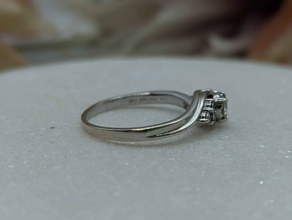 Lady's 10CT White Gold Diamond Eye Style Ring (3.0gms) - BP318836 - Image 3