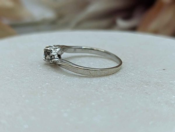 Lady's 10CT White Gold Diamond Eye Style Ring (3.0gms) - BP318836 - Image 5
