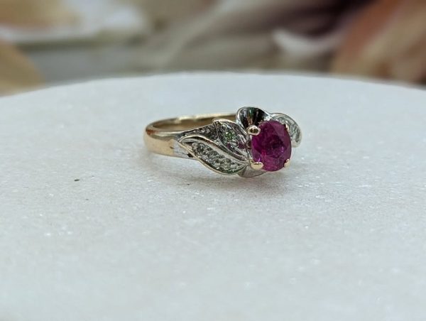 Lady's 10CT Yellow Gold Red Stone & Diamond Flower Style Ring (4.0gms) - BP285483 - Image 7