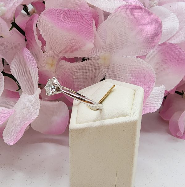 Ladies White Gold Diamond Solitaire Ring w/ Valuation - IP342667 - Image 3