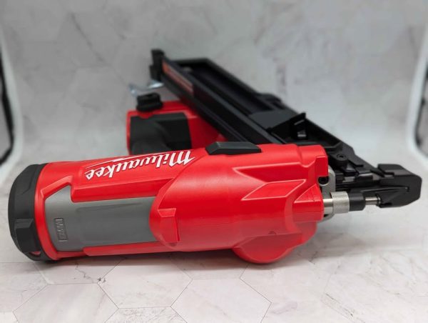 Milwaukee 18V FUEL 30°-34° Framing Nailer Skin-Only (M18FFN) - BP368238 - Image 2