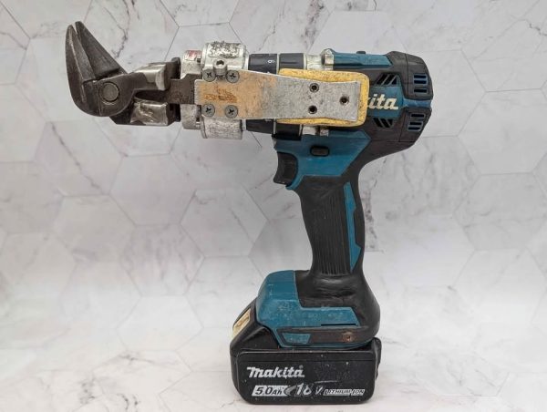 Makita 18V Drill With Shear Kit & 5Ah Battery - BP364216 - Image 2