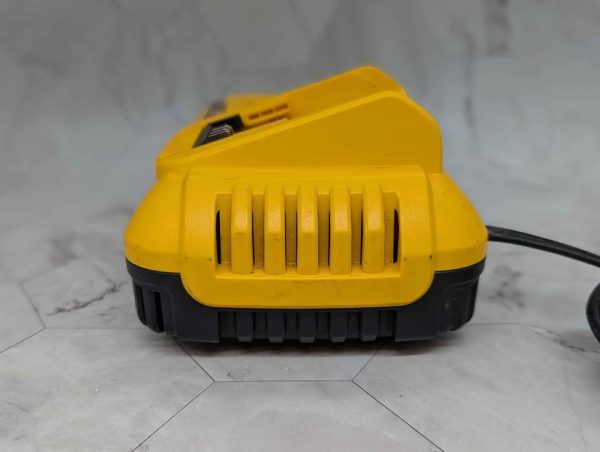 DeWalt 18V Fast Charger (DCB118) - BP366867 - Image 5