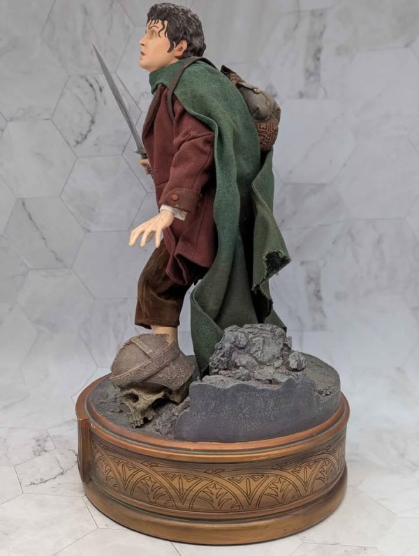 Sideshow Lord of the Rings Frodo Baggins 1:4 Premium Format Figure - BP367871 - Image 9
