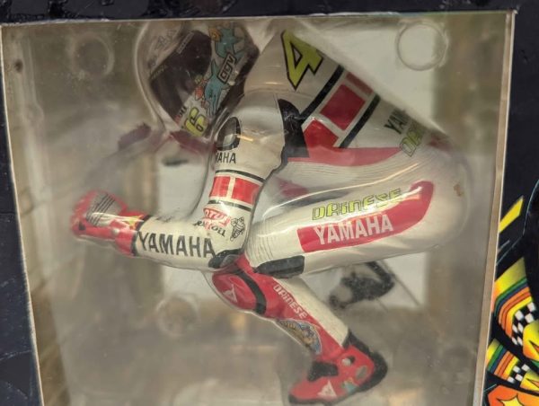 Minichamps 1:12 Valentino Rossi Figurine (MotoGP 2005) - BP365194 - Image 7