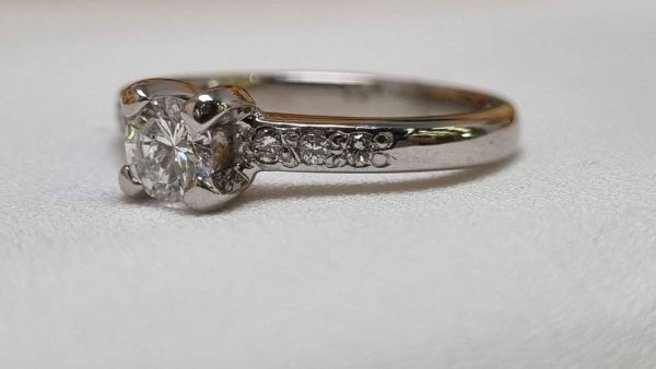 Ladies 16ct White Gold Diamond Ring TW282945 - Image 22
