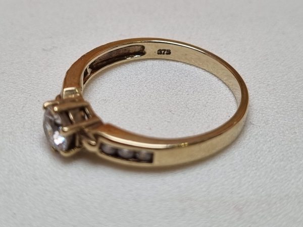 9ct Yellow Gold Claw Set Diamond Ring TW367217 - Image 7
