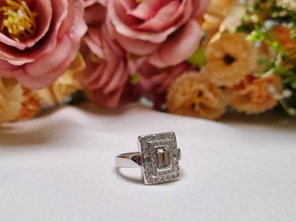 18ct White Gold and Diamond Ring TW344683 - Image 17