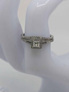 Ladies 9ct White Gold Diamond Engagement Ring - BL262553