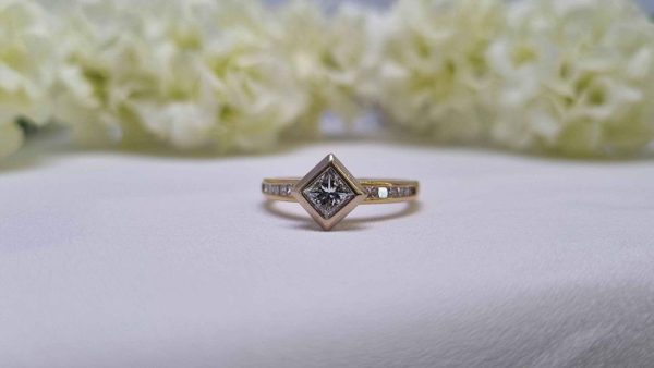 18ct Yellow Gold Diamond Ring TW295082 - Image 31