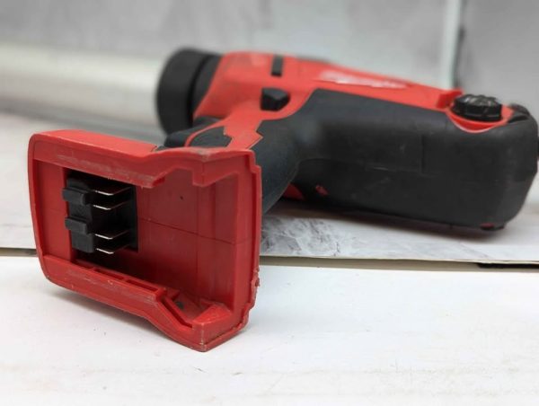 Milwaukee 18V 310ml Caulking Gun Skin-Only (C18 PCG) - BP367107 - Image 2
