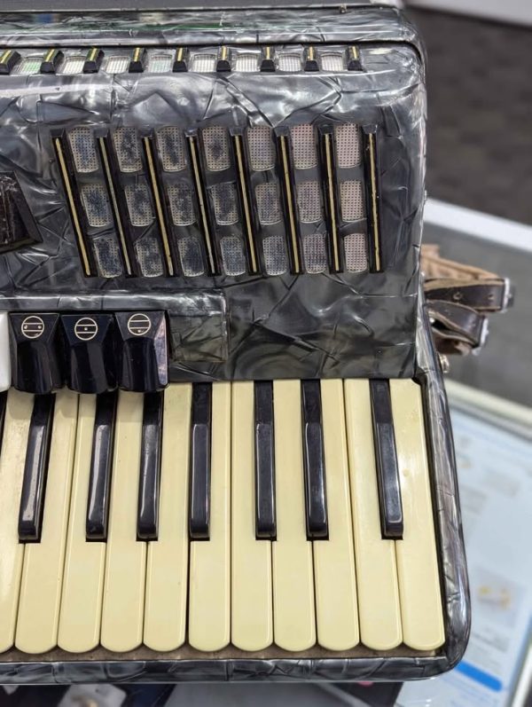 Unbranded Accordion Instrument - BP366039 - Image 4