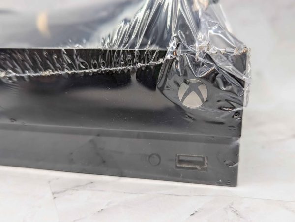 Microsoft Xbox One X 1TB Console - BP365881 - Image 6